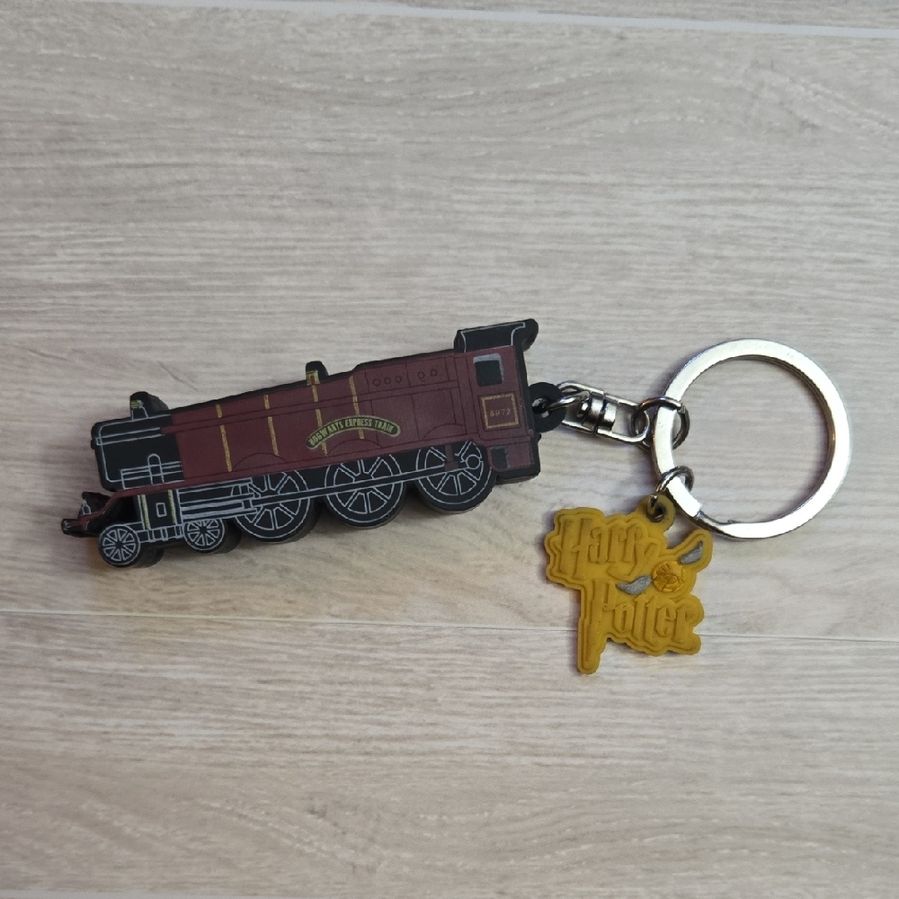 Harry Potter Platform 9 3/4 Train Engine Keychain – Red & Black Steam Locomotive